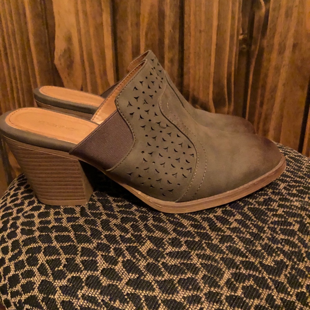 Mule - Picture 3 of 5